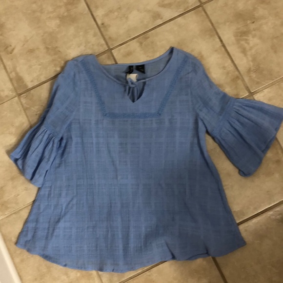 blue flowy top! - Picture 3 of 6